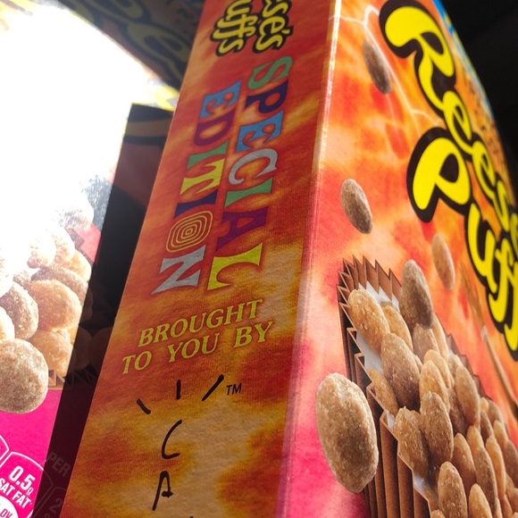 Travis Scott’s Reese’s Puffs - Picture 2 of 2